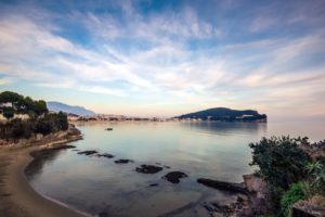 Veduta della spiaggia di Serapo da Fontania